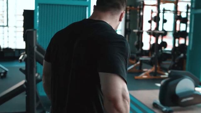 Тренировки в фитнес клубе 