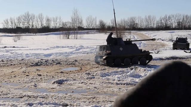 Реплики КВ-1 и Marder II выдвигаются