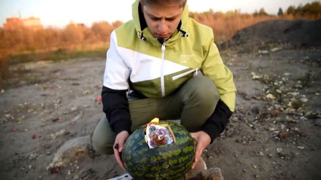 ВОЗМОЖНО ЛИ ВЗОРВАТЬ АРБУЗ С ПОМОЩЬЮ 100 ЗАЖИГАЛОК؟