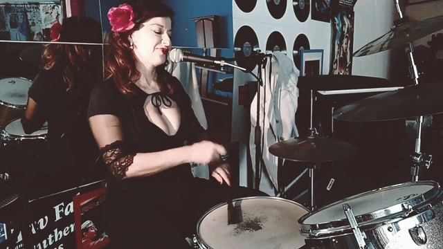 TU VO FA' L AMERICANO  SINGING DRUMS COVER