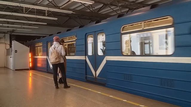 Вагон прямоугольный дверь огромный