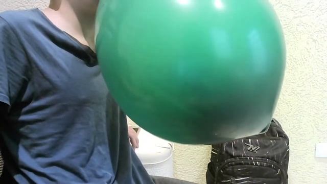 Blowing For A Maximum Of 3 Minutes And Deflating The 36-inch Black Green Balloon (Challenge)