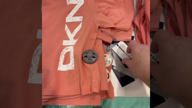 Собери свой костюм DKNY: прогулки по магазинам США с Shopoglot