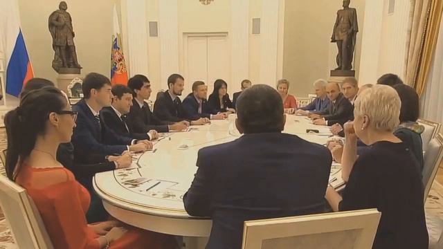 «Предновогодье во Дворце творчества детей и молодежи». Русский язык