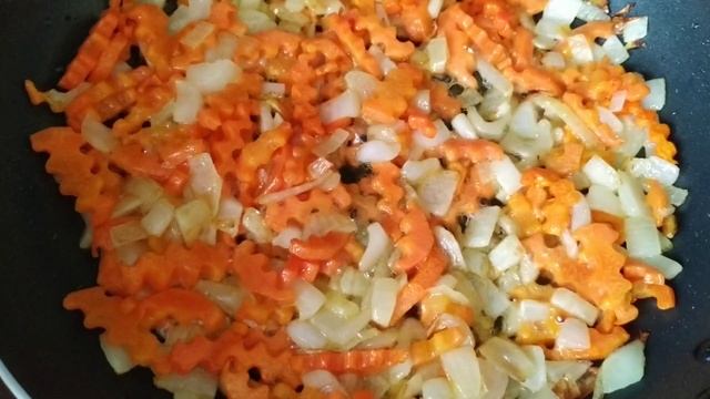 НЕЖНАЯ И СОЧНАЯ ПОДЖАРКА ИЗ ФИЛЕ КУРИЦЫ.   TENDER AND JUICY FRIED CHICKEN PIECES.