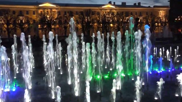Поющие фонтаны на пл.Ленина