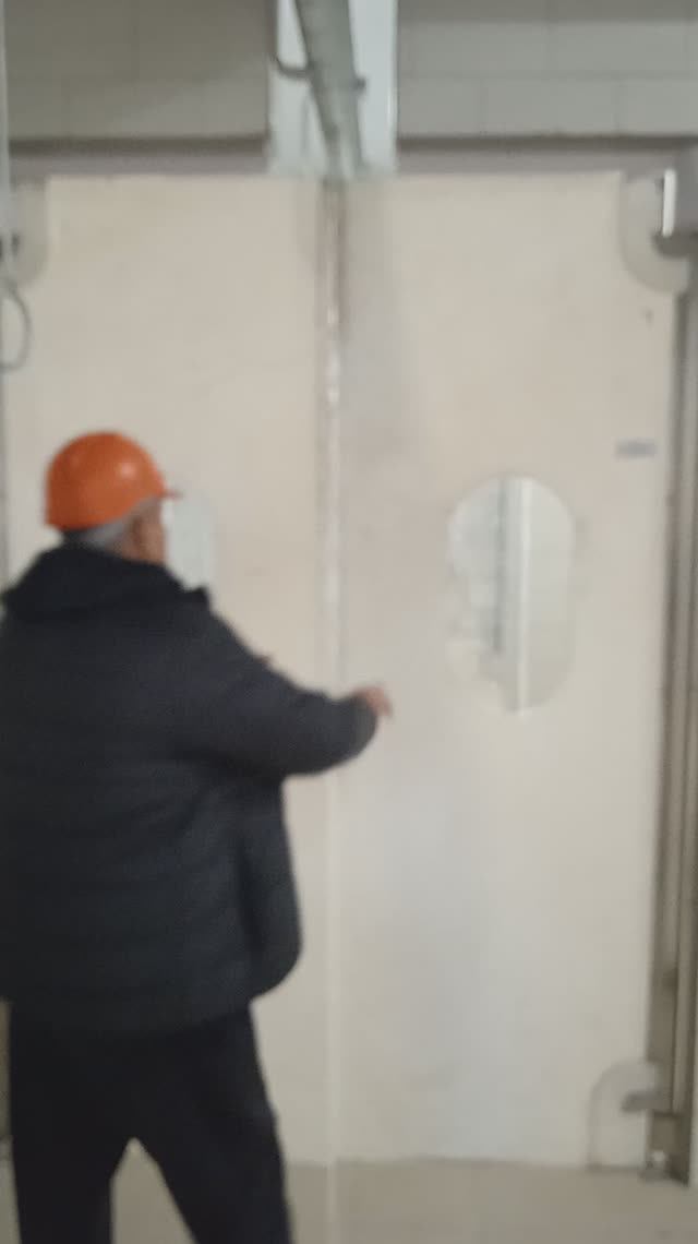 Маятниковые двери на гравитационных петлях (противоударный PE500)