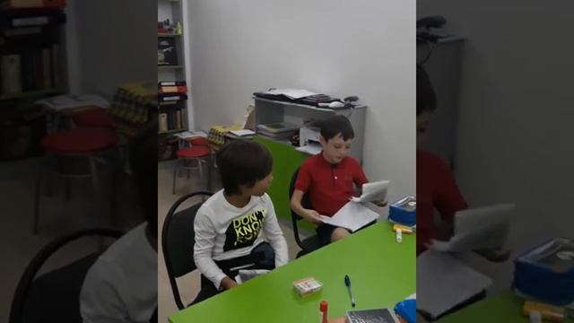 Зачем школьникам читать😁