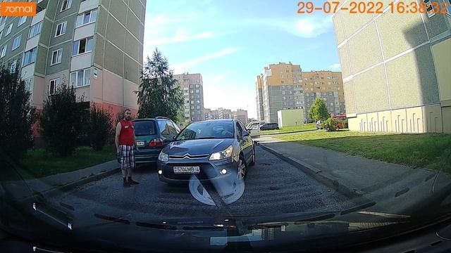 Нарушительницы на дороге