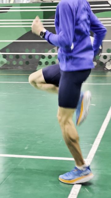 БЕГ С ЗАХЛЁСТОМ ГОЛЕНИ