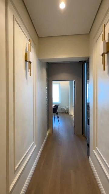 Невероятное сочетание микроцемента MicroDec и декоративной краски с эффектом шелка. Обзор квартиры