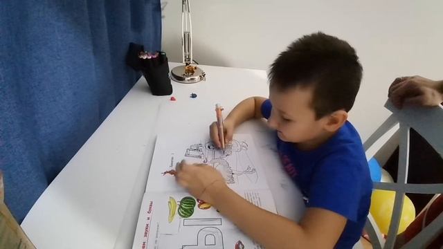 Учусь читать и писать . Мне 6 лет. Скоро в школу!