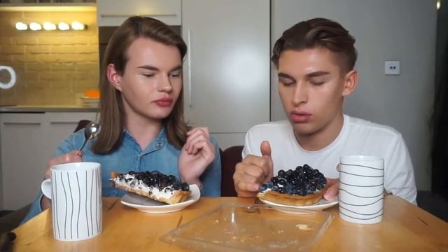 мукбанги зашли слишком далеко //тортик