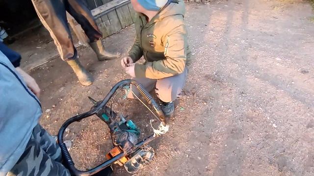 ЗАВОДИМ ПИЛУ УРАЛ! 10 ЛЕТНИЙ ПАРЕНЬ СОБРАЛ УРАЛ СВОИМИ РУКАМИ!!