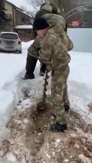 Сложные условия работы зимой. Монтаж заборов