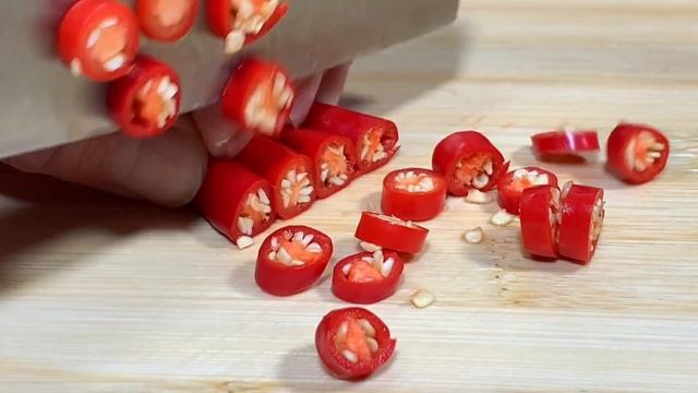 炒絲瓜許多人都直接下鍋炒，怪不得發黑又岀水，朝哥教你好吃做法【阿朝哥美食 】#絲瓜 #絲瓜食譜