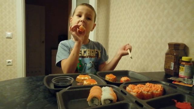 Первый раз ем суши!