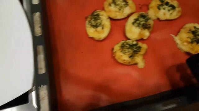 Бомбически вкусная картошечка #картошкассыром #картошка #запеченнаякартошка #картошкавдуховке