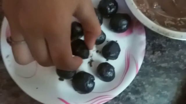 Easy And Yummy Oreo Balls|| Without Milk|| Only 2 Ingredients || NN World