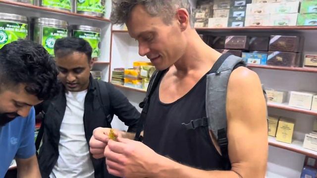 Пробуем гималайский галлюциногенный мед