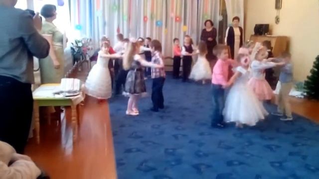 Маневичі. Танець вихованців дитсадка 