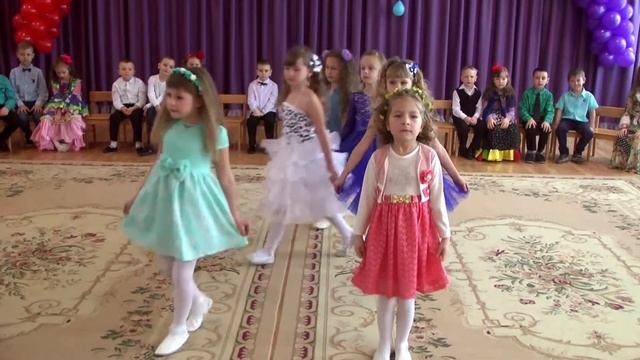 Свято весни група 