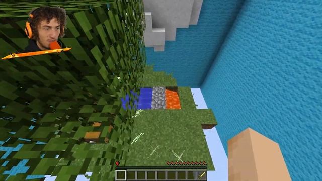 Minecraft NOOB Vs PRO: Don't Take DAMAGE Challenge...