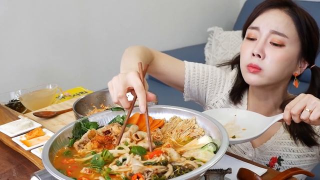 [Mukbang ASMR] 얼큰한 🔥 이화수 전통 육개장 & 곱창전골 까지! Yukgaejang ( Korean Spicy Beef Soup ) Eatingshow Ssoyoun