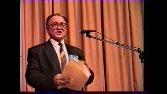 Жеңіс Қашқынов 1994 ж. С. Сейфуллиннің 100 жылдығына арналған республикалық мүшәйрада.