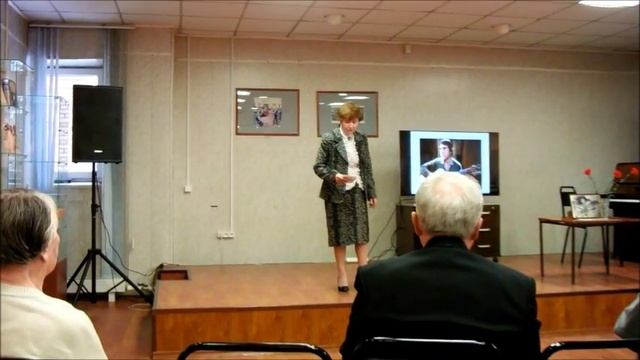 Алла Егоренко читает своё стихотворение