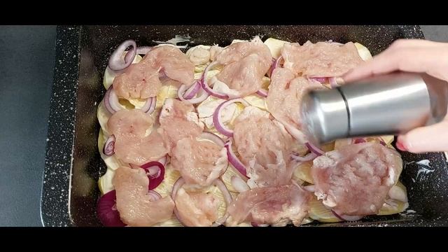 Запіканка з картоплі курячого філе та грибів