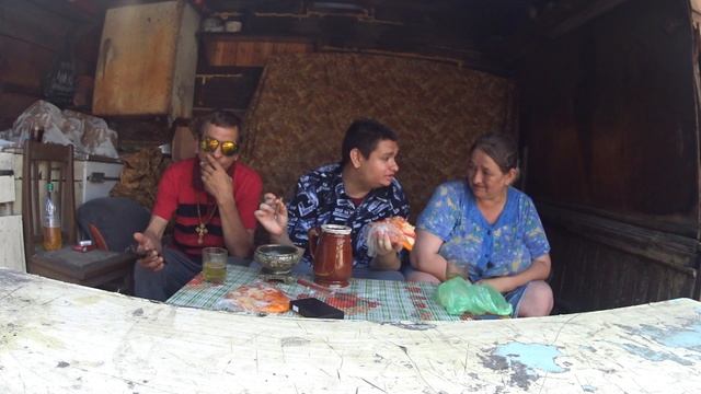 Празднование новой курточки для матери