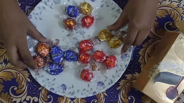 Lindt LINDOR Balls 200 G Assorted Truffle With A Smooth Melting Filling ₹1000🤗