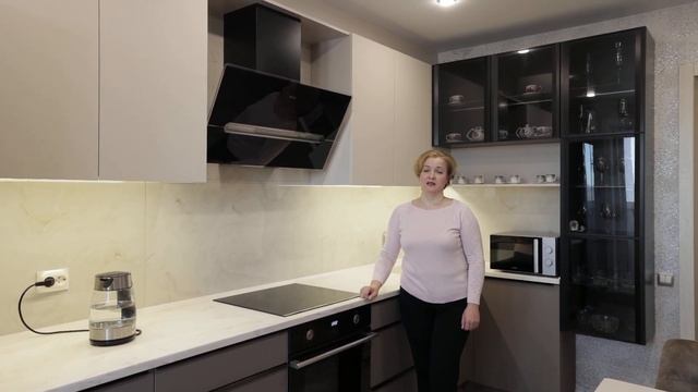 Наша заказчица Марина читает стихотворение-отзыв о нашей работе и ее кухне от GaStone