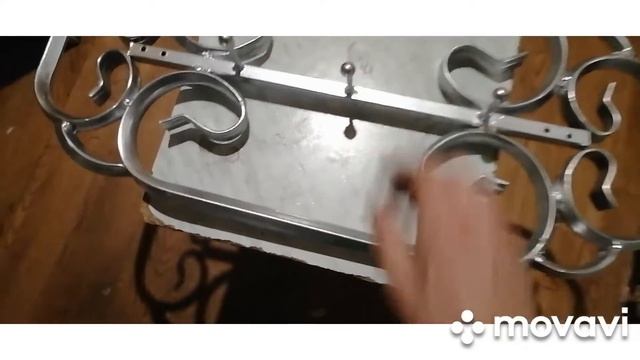 Простая вешалка с элементами ковки