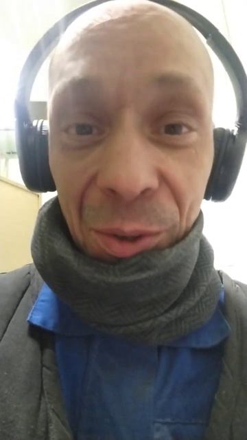 Люди танцуют - небо молчит #radiovanya #поэзия #актеры #поэты21века #стихи #поэт #современнаяпоэзия