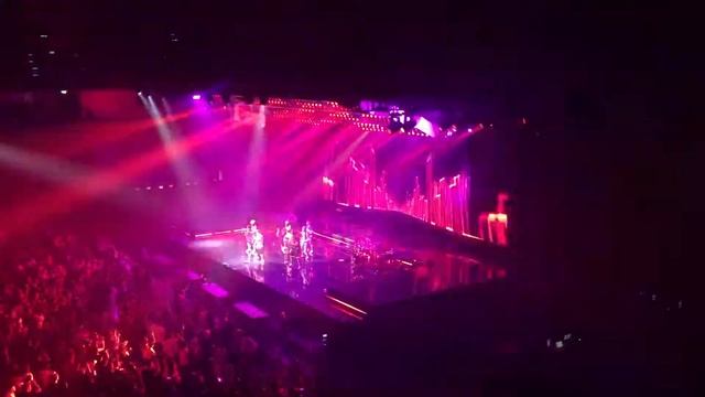 Bruno Mars - Uptown Funk (Live In Bangkok)