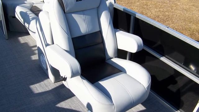 2016 LOWE XTREME 230 WITH MERCURY 200 VERADO