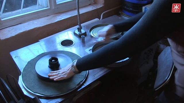 У Житомирському кінотеатрі жінка вже майже десяток років працює кіномеханіком - Житомир.info