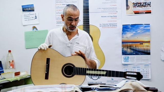 Javi Campos. French Polish Explained. Granada Traditional Guitar Varnisher Interview.