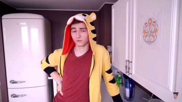 БРАЙН РЫГАЕТ НА ПРОТЯЖЕНИИ ПОЛУ ЧАСА