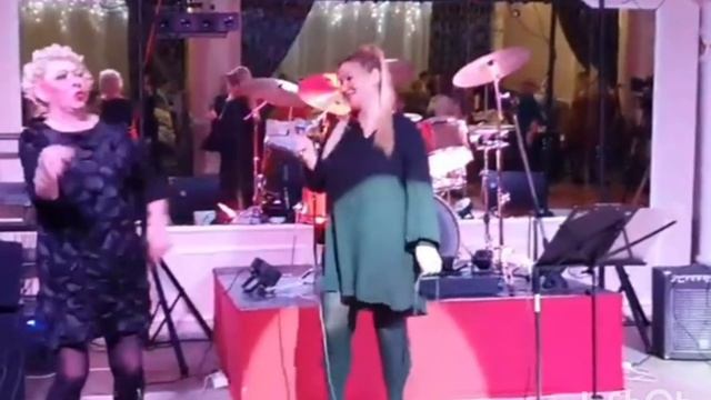 У тебя на сердце дождь. Венера Истоцкая. @vologdaportal  ресторан Спасский