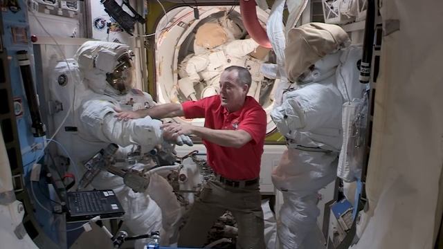 STEMonstrations: Spacewalk Part 2: Spacesuits