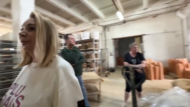 Как делают горшки для цветов. Керамические цветочные горшки. Российский производитель из Ярославля.