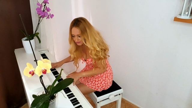 Talking To The Moon- Bruno Mars ( Piano Cover By Yasmina Gallardo)