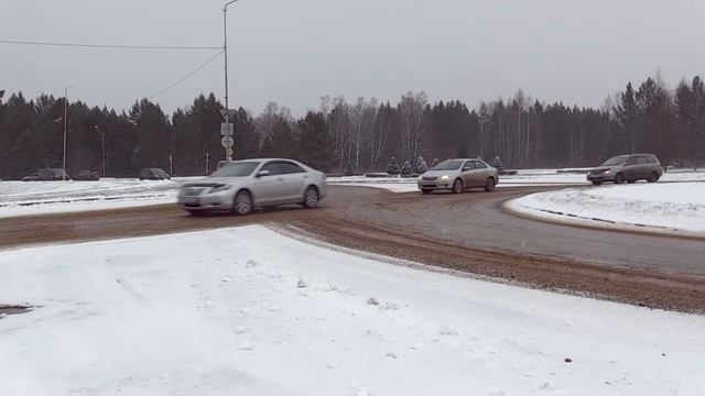 Для борьбы с гололедом выведена снегоуборочная техника