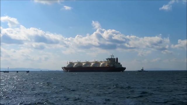 EKAPUTRA 1　離岸・出港　LNGタンカー(Liquefied Natural Gas Tanker )
