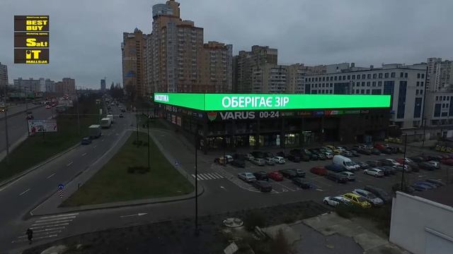 Реклама Люксоптика на медиафасаде ACADEM CITY