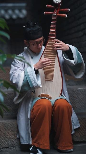 Pipa Is An Old Musical Instrument In China. Has A History Of More Than 2000 Years。