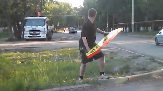 Шиномонтажный танцор.mp4